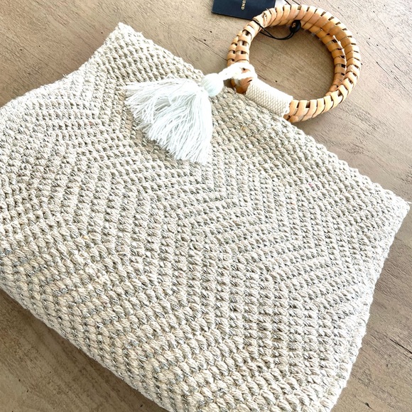 America and Beyond Straw and Metallic handbag like new used once - Picture 6 of 10
